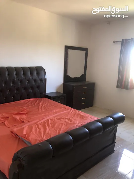 منزل مع حديقة فواكه 3 غرف صاله مجلس بلكون مطبخ مجهز مواقف سيارات المنزل اول ساكن