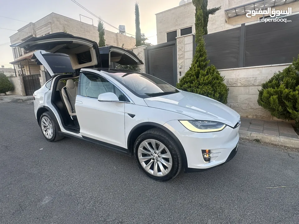 Tesla Model X تيسلا مميزة جدا