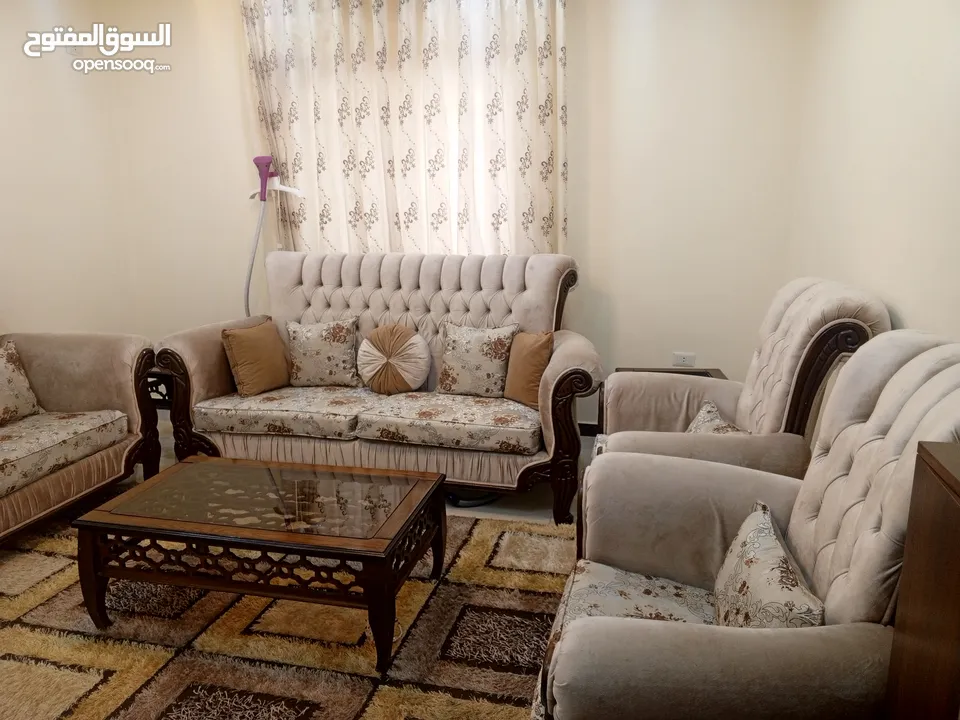 طقم كنب ضيوف تفصيل بحاله الوكاله للبيع