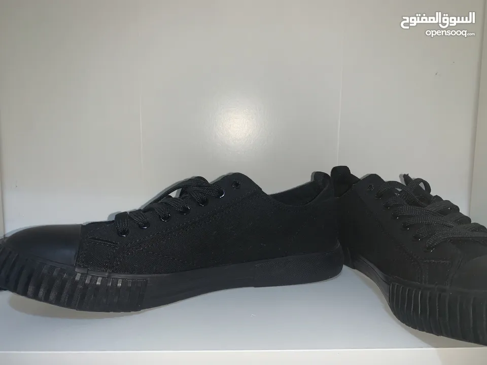 حذاء لي فايس (Levi’s) جديد من امريكا لم يُلبس ولا مرة، للبس اليومي او المناسبات غير الرسمية.