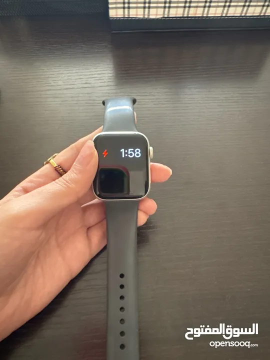 Apple Watch SE 44mm بسعر خرافي