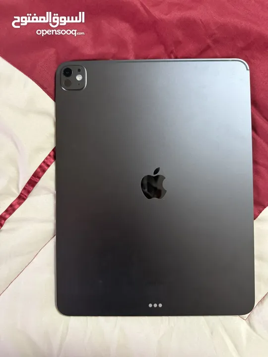ايباد m4 13 inc مشحون 5 مرات ولاشي فيه مفتوح كرتونه الجهاز