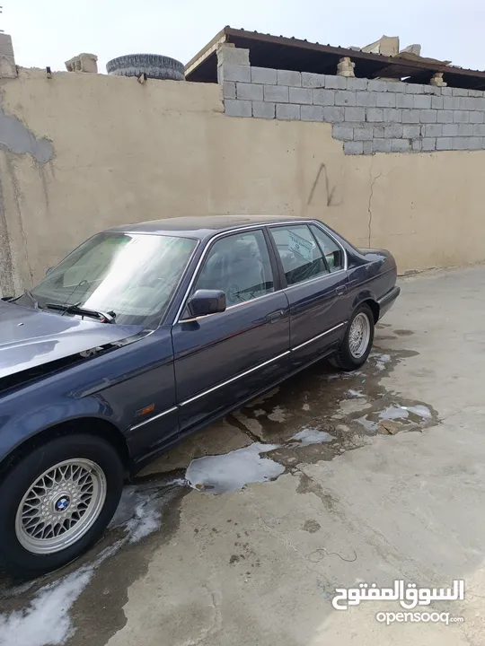 BMW 730 باب قصير