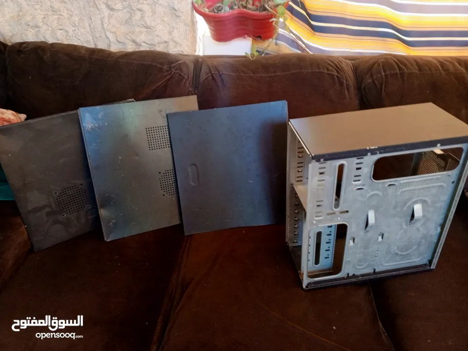 5بوردات و 3شاشات وكيس خردة بسعر مميز جدا