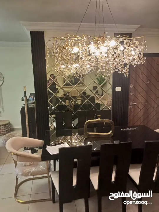 جميع أعمال الزجاج، السيكوريت، والمرايا – تصميم وتركيب بجودة عالي