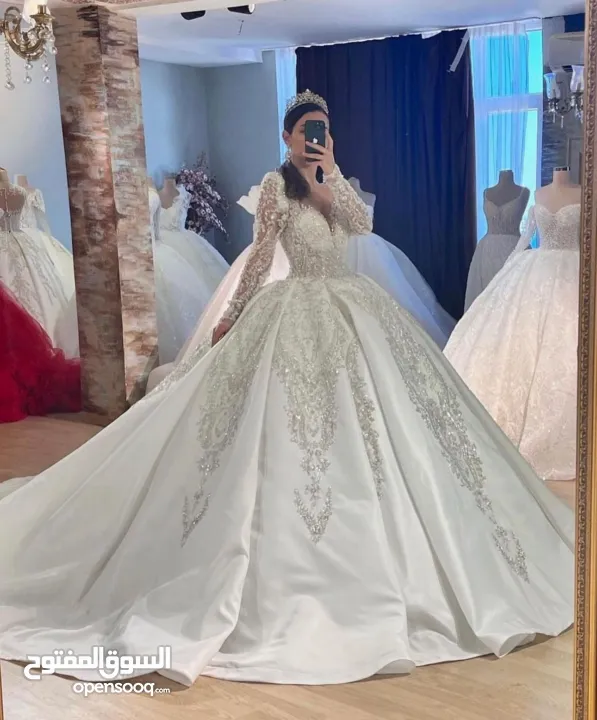 فساتين زفاف وخطوبة بالجملة