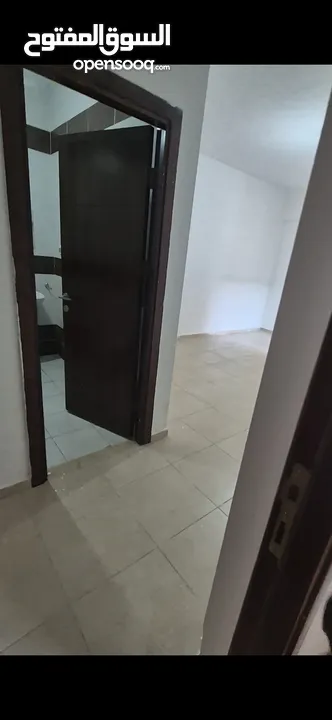 شقه للايجار ضاحيه الغدير عمارة رقم 5 طابق الثالث