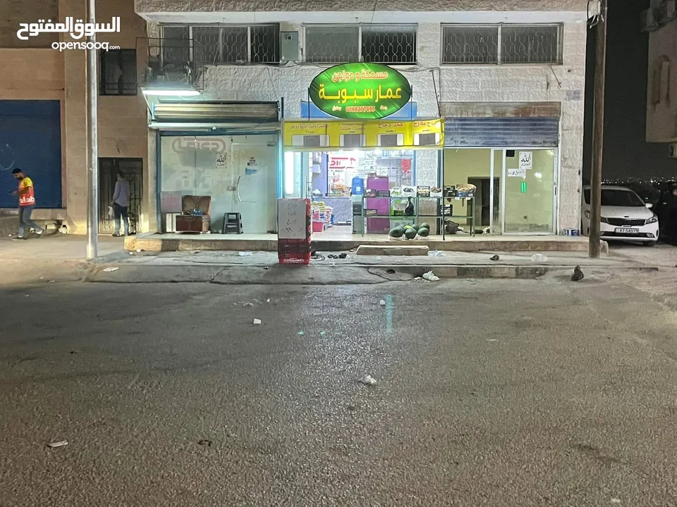 سوبر ماركت وغرفة تبريد