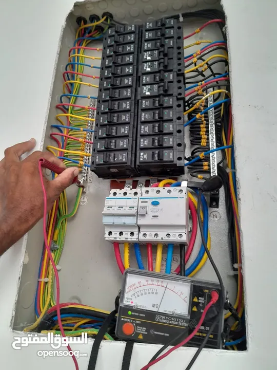 نقوم بالأعمال الكهربائية Electrical services