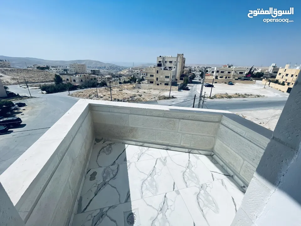 شقه للبيع  165م الزرقاء الجديده - جبل المغير تشطيب فندقي موقع مميز منطقه فلل وواجهه معماريه عصريه