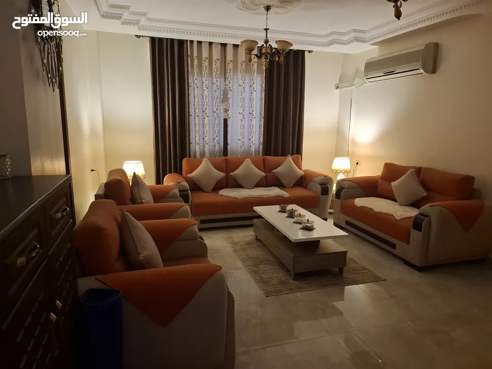 كنب مستعمل استعمال خفيف مثل الجديد 550 دينار !