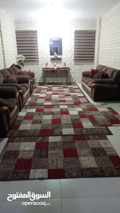 سقف مع شقتين مع محل تجاري