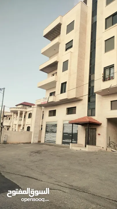 محلان جديدان للبيع بمساحة 105 م2  رام الله  بيتونيا ، بجانب مسجد سيف الدين بناء وتشطيب جديد