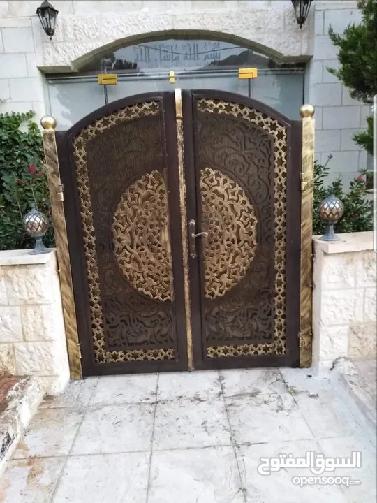باب حديد لليزر