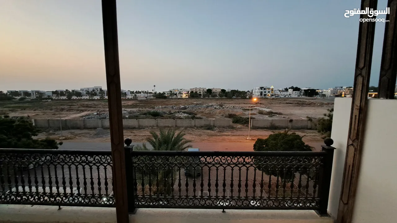 للبيع فيلا راقيه العذيبة مقابل البحر villa for sale  near the beach