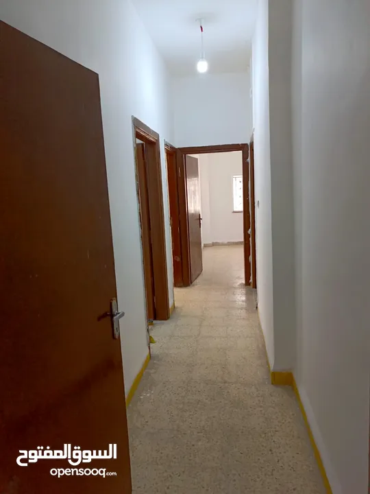 شقة امامية برندة واسعة الشقة لها مدخلين مدخل خاص لغرفة الضيوف