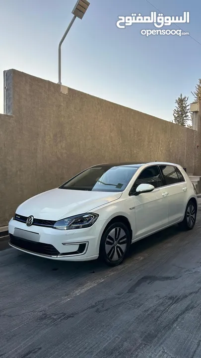 سيارة E-Golf للبيع بسعر ممتاز  كاش فقط