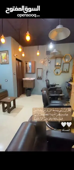 صالون مميز بموقع مميز للبيع او لليجار بسعر مقبول.                        ...  .  .  .  .  .  .  .  .