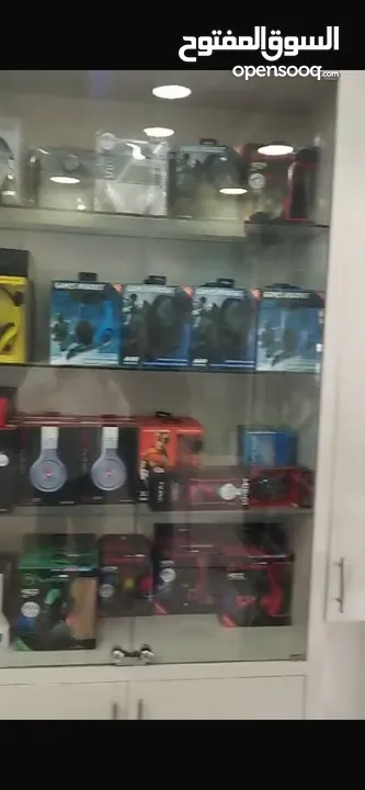 اثاث كامل لمحل اكسسوارات ومستلزمات اجهزة الحاسوب ، رفوف وخزائن وتعليق ، ورفوف سوكوريت