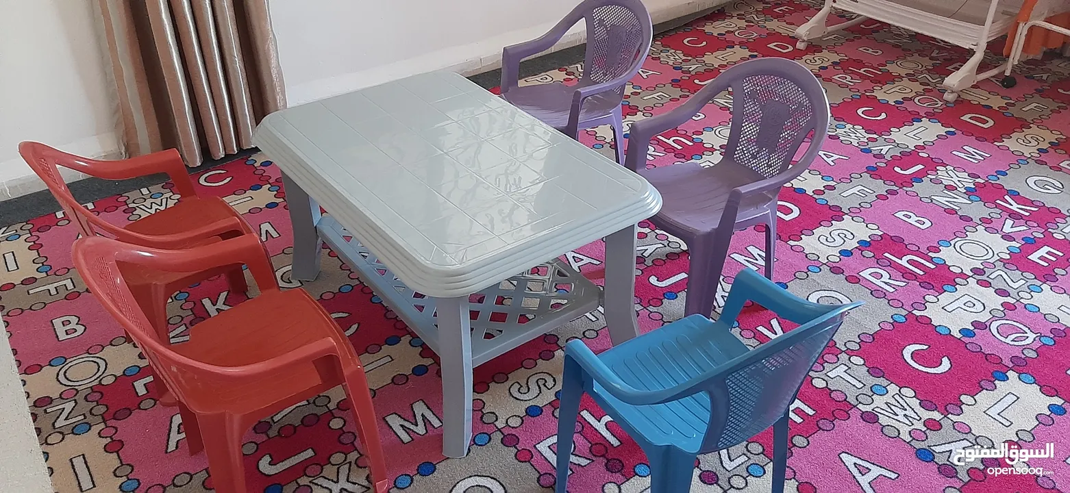طاولة وكراسي أطفال