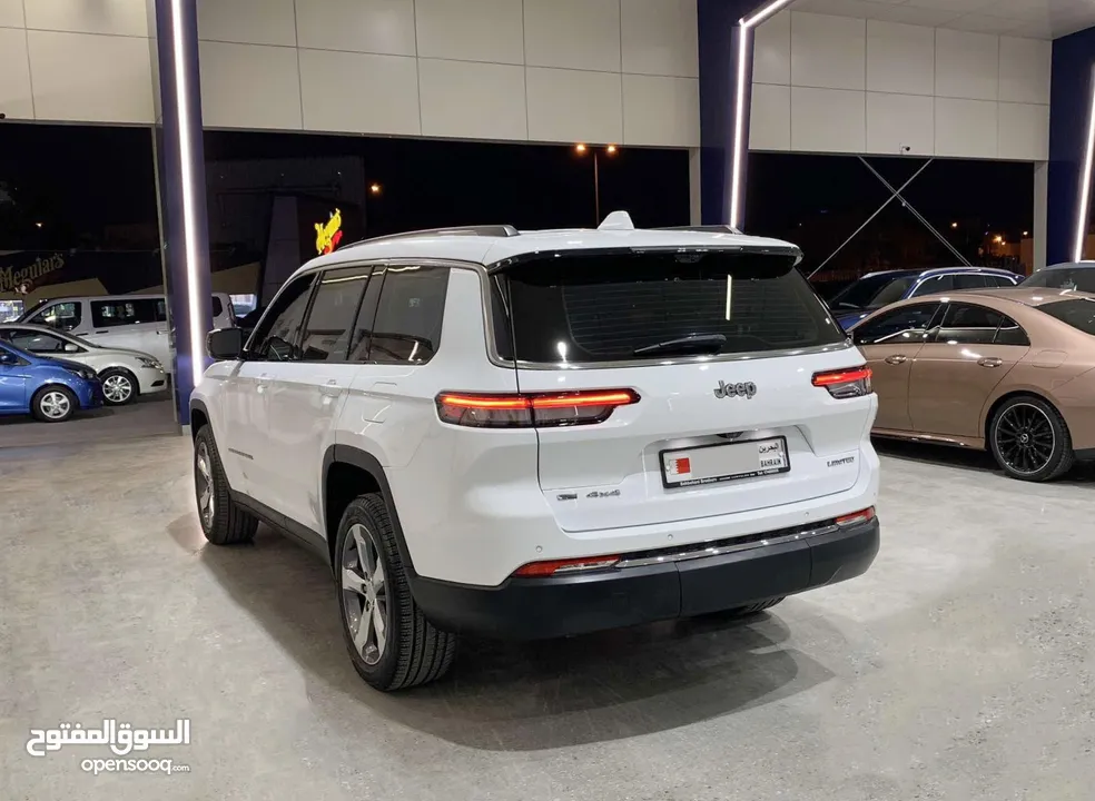 Jeep Grand Cherokee Limited (28,000 Kms)