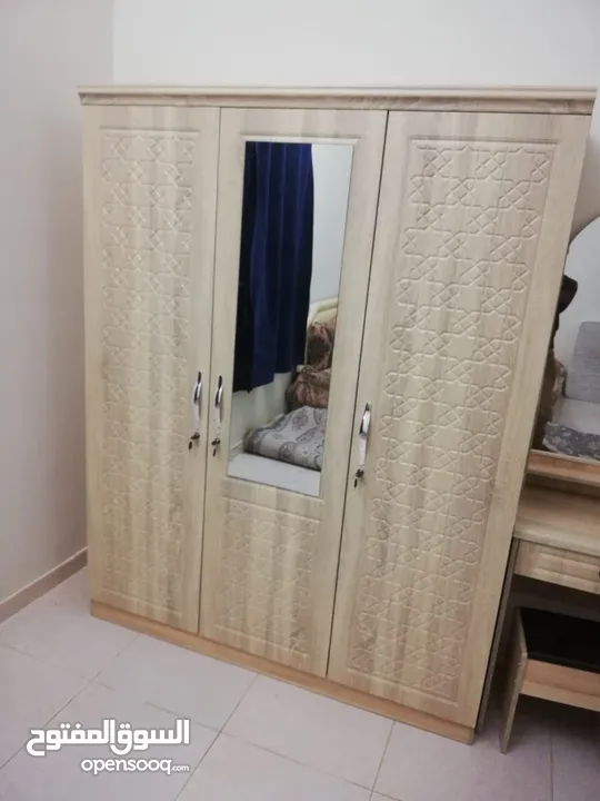 3 doors cupboard . (1.5m)