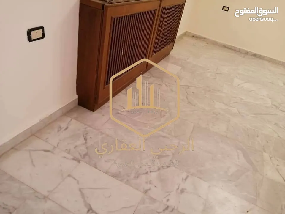 شقة / للايجار / دوبلكس / مع حديقة / الجاردنز