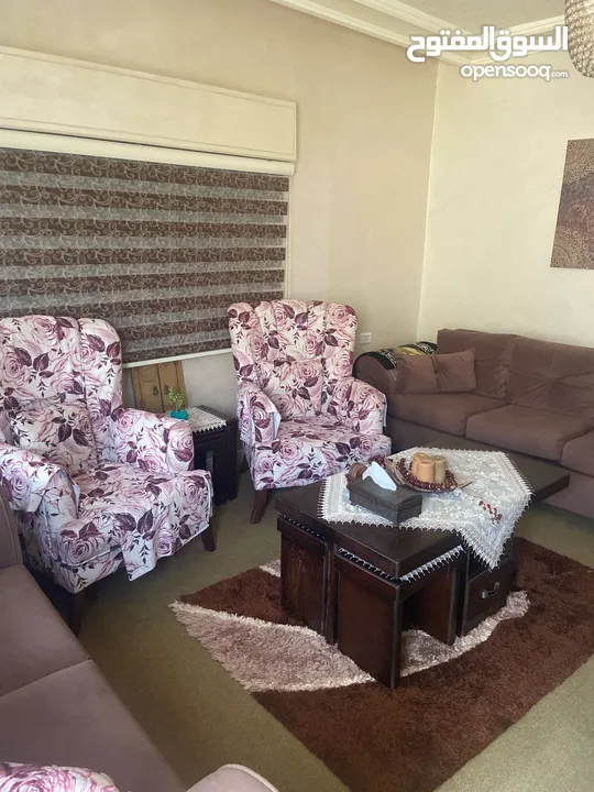 طقم كنب فاخر + طاولة سفرة