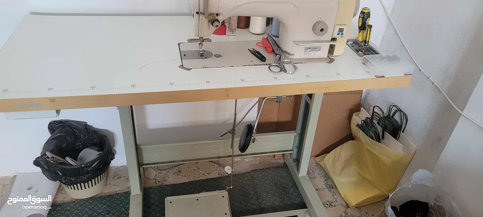 ماكينة خياطة سيرفو صامت استعمال منزل للبيع بداعي السفر تواجد جبل الحسين