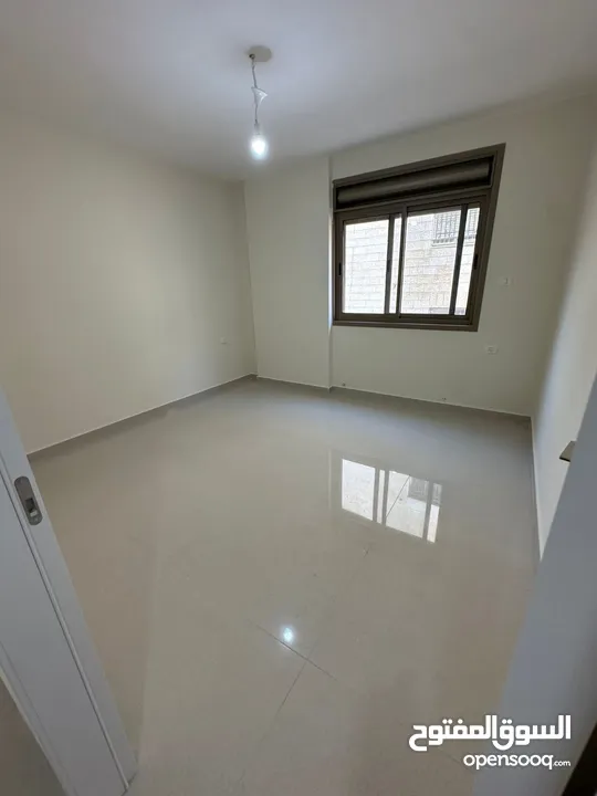 ثلاث غرف نوم غير مفروشة للايجار