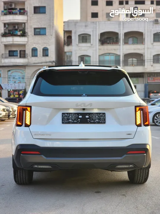 كيا سورنتو هايبرد ترخيص 2023  ماتور 1600 هايبرد/240 حصان 180 بنزين 60 كهرباء/