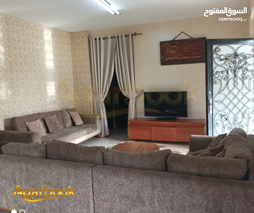 بيت مستقل مع مساحة خارجية للبيع