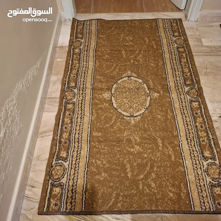 قطعتين سجاد طويله وقصيره طقم  لممرات نفس النقشه واللون للبيع المستعجل بسبب الرحيل
