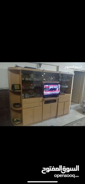 بوفيه خشب من القديم بحالة جيدة