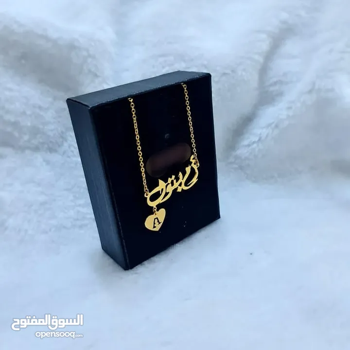 سلسال بالاسم اهدي من تُحِب و كون مميزًا في هداياك.  هدية لصاحبة الطلة البهيَّة و الأناقة المتجددة.