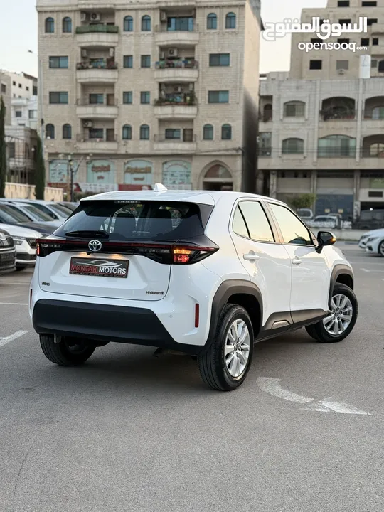 تويوتا ياريس كروس ترخيص 2022 محرك 1500 هايبرد جير أوتوماتيك 172 حصان