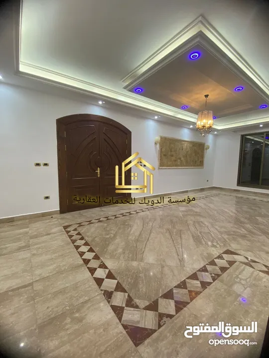 شقة دوبلكس أول مع روف مع ترس بإطلالــــه رائعة