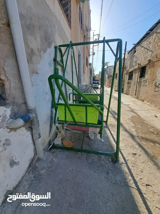 مرجيحة 12 مقعد + ترامبولين  استعمال شهر واحد فقط بسعر مغري  بحالة ممتازة