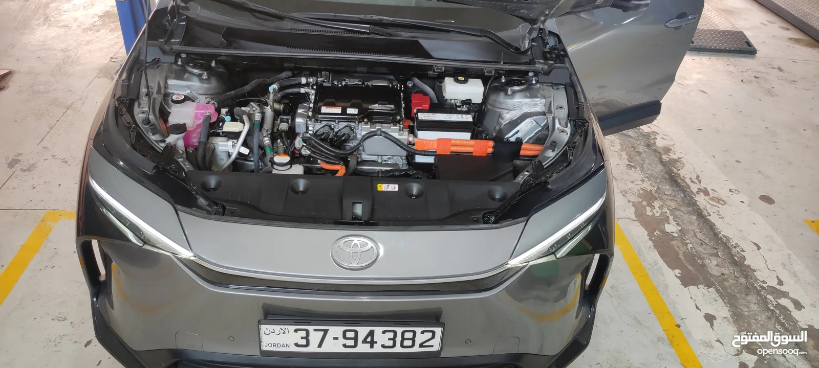 - Toyota bZ4X 2023  كهربائية بالكامل  فئة Long Range Pro  دفع أمامي