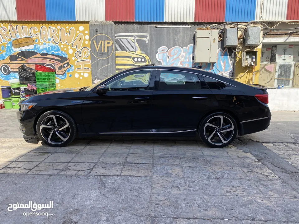هوندا اكورد تورنج مواصفات خاصة موديل 2019 بحاله الوكاله المسافه المقطوعه 72 الف كيلو