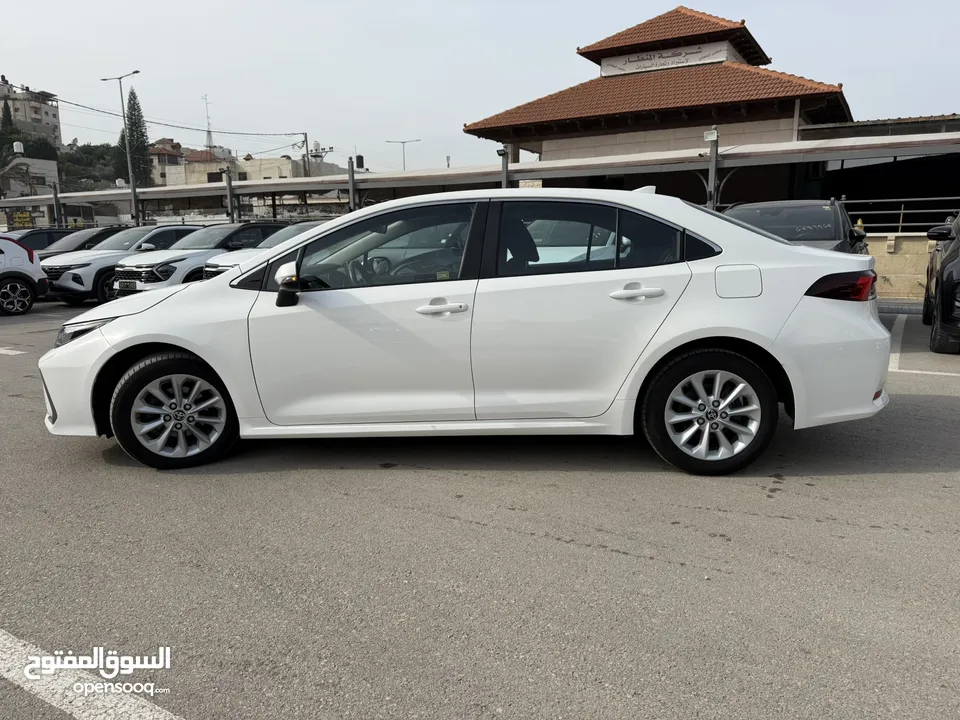 تويوتا كارولا ترخيص 2022 محرك 1800 هايبرد جير أوتوماتيك 170 حصان