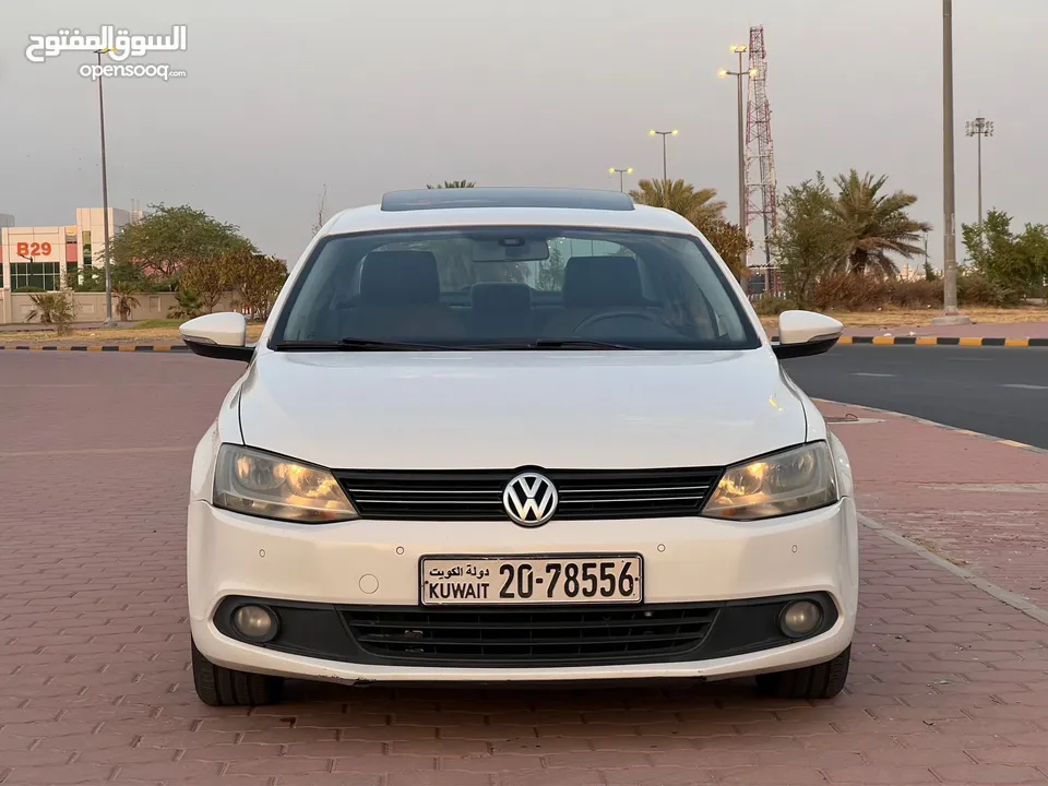 Volkswagen jetta 2000cc sports csr full options top variant white color