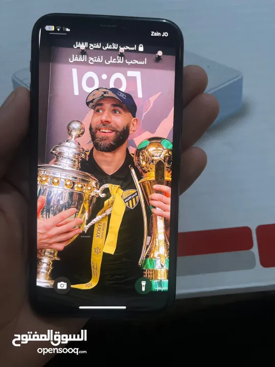 iPhone 11pro مستعمل حاله ممتازه لون زيتي سعة التخزين 256بطاريه 93 معا شاحن