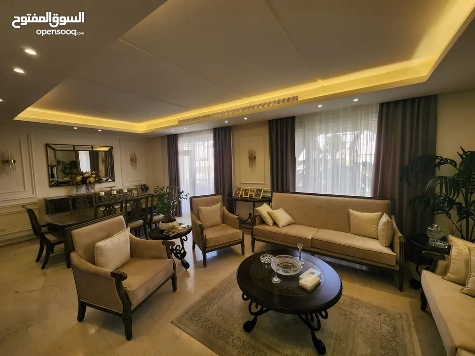 شقة فاخرة فارغة للبيع او للإيجار بمواصفات فيلا - ref : 14560