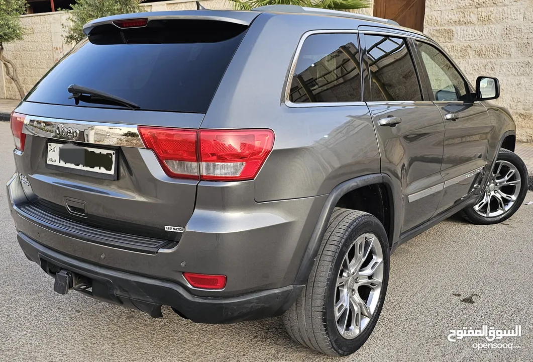 Grand Cherokee 2011 - جراند شروكي فل اضافات بانوراما بحالة ممتازة
