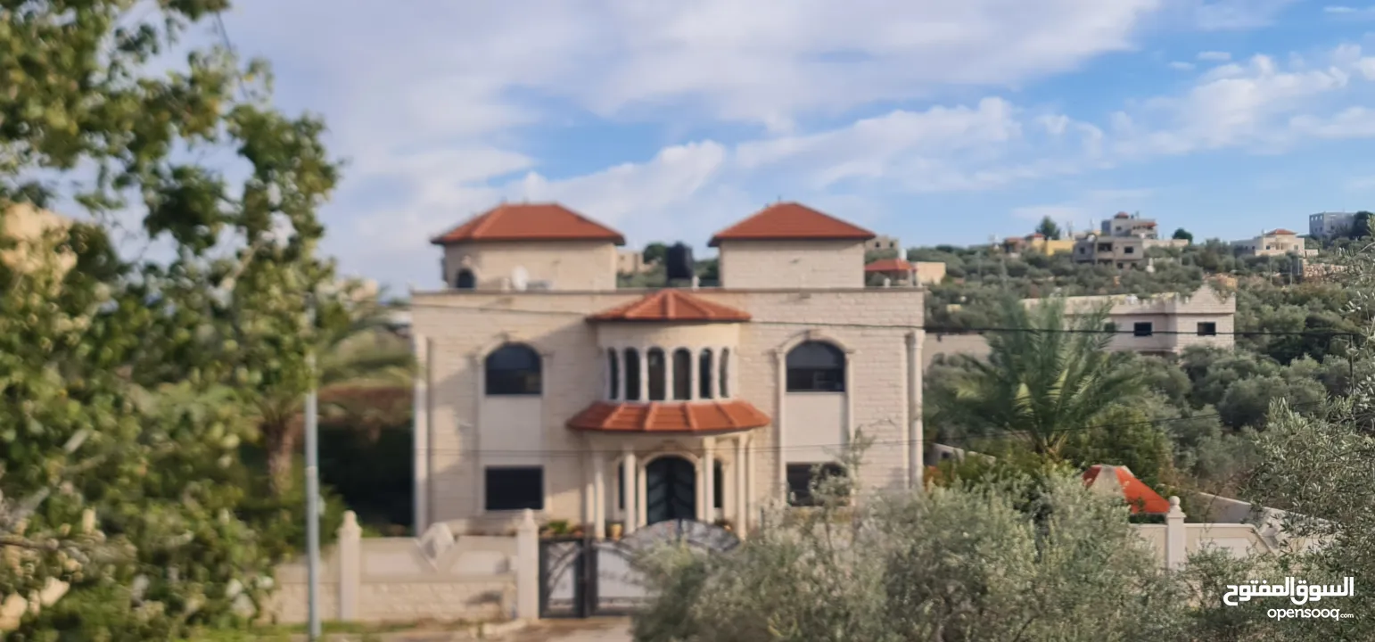 بيت طابقين للبيع