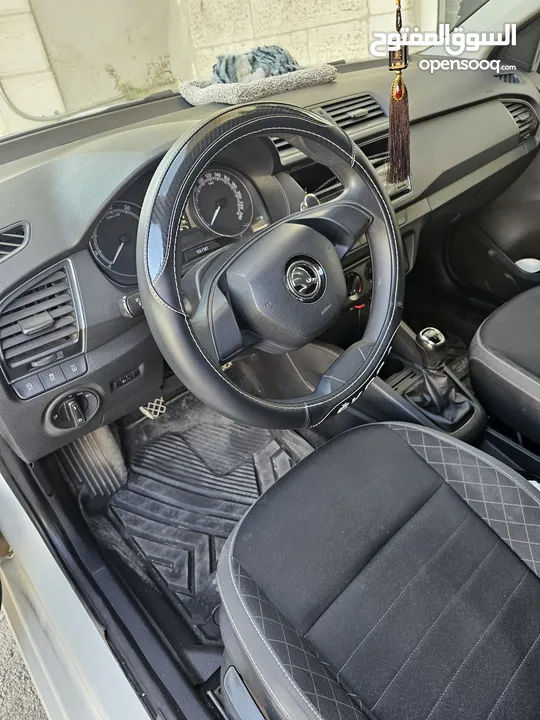 سكودا فابيا ترخيص تامين لا شهر 4  السياره اقتصاديه جدا عدداد قليل لا صيانه  كوشوك جديد من شهر مركب