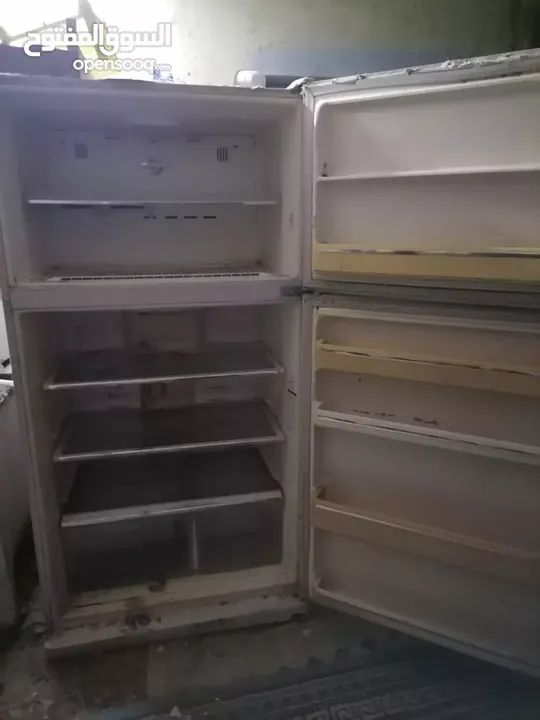 2 Medium fridge, 1 big.new in second hand.  Very good. Everything is ok