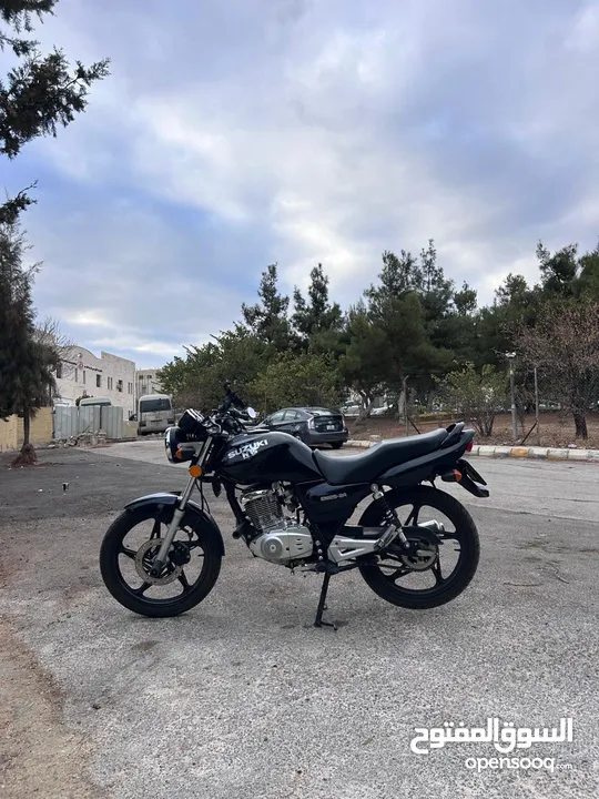 ( Suzuki en125  model 2022 ) بحالة الوكالة بسعر 1000 دينار