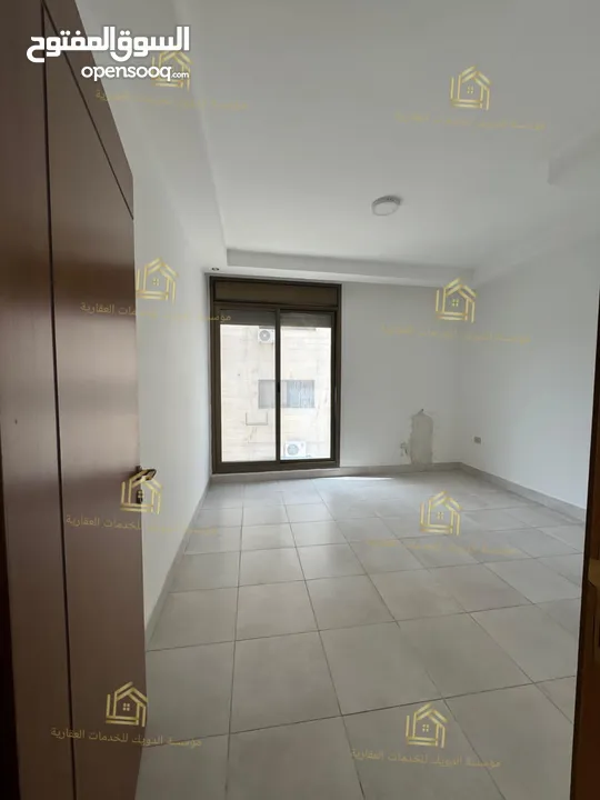 شقة فاخرة - لم تسكن - دير غبار - 3نوم 1ماستر - 220م - بإطلالــــه مميزة - قرب الخدمات العامة